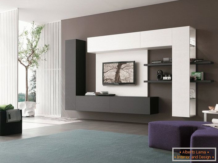 Хи-тецх дневна соба израђује се у складу са стилом. Панорамски прозори савршено наглашавају општи концепт стила просторне собе. 