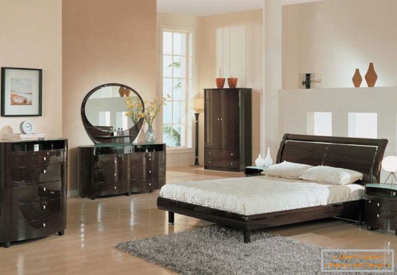 класична и једноставна спаваћа соба-трендови-са-сјајним-намјештај-са-тушем-и-комода-такође-кревет-кауч-и-шаг-тепих-и-ламинат-под-и-столна лампа