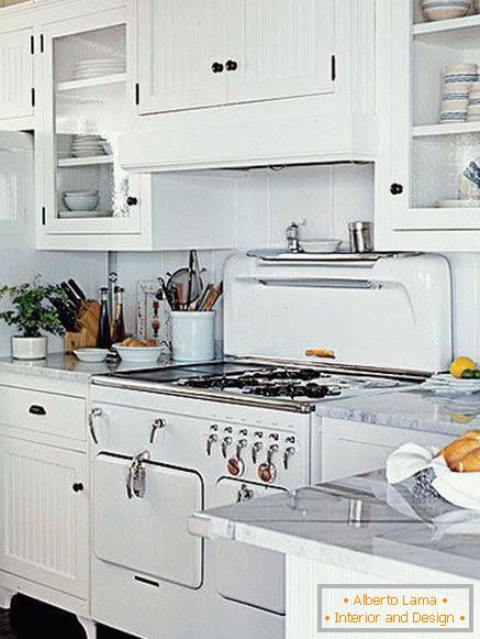 Кућни апарати за кухињу у ретро стилу