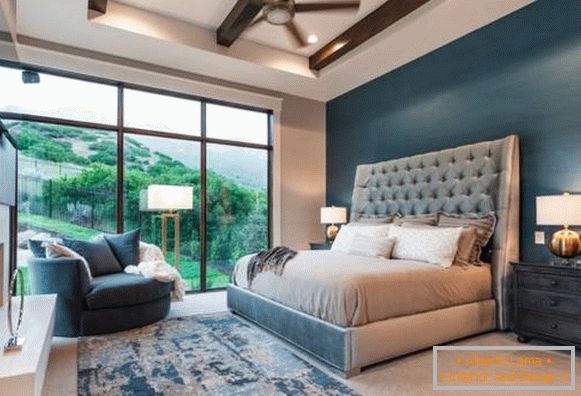 Дизајн спаваче собе 2017 у трендовској плавој боји