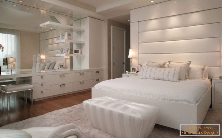 спаваћа соба-кревет-бела-отоманска