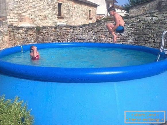 Модерни базени за надувавање - фотографије на викендици
