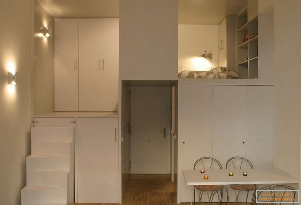 Мали стан: стилски поткровље у бијелој боји