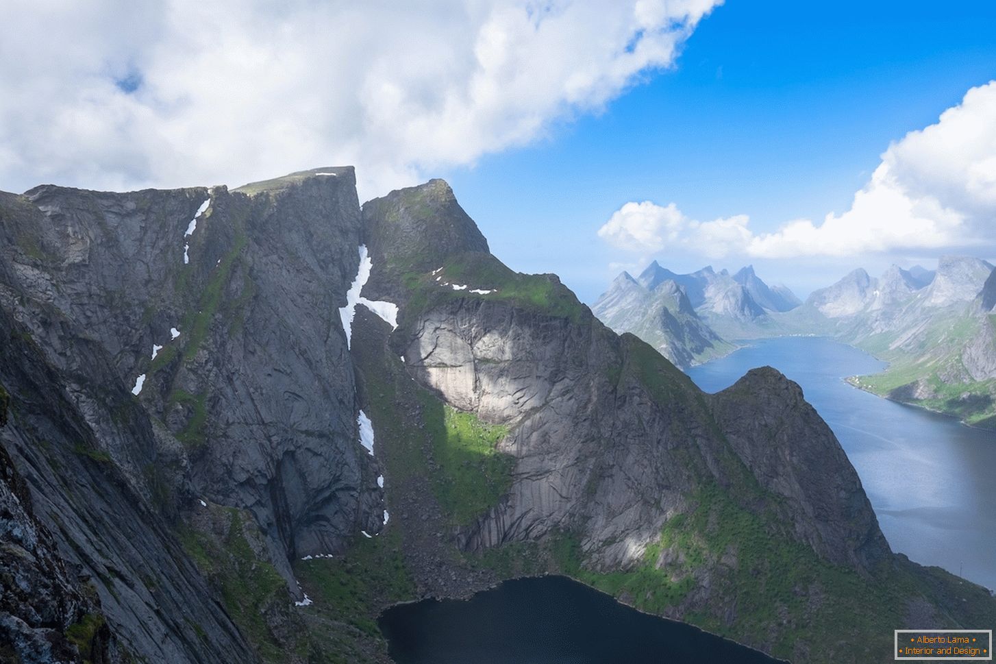 Непозбудљив поглед са погледа птичије перспективе на планине Норвешке