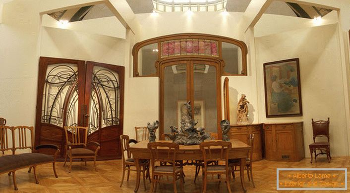 Помпезна дневна соба у стилу Арт Ноувеау.