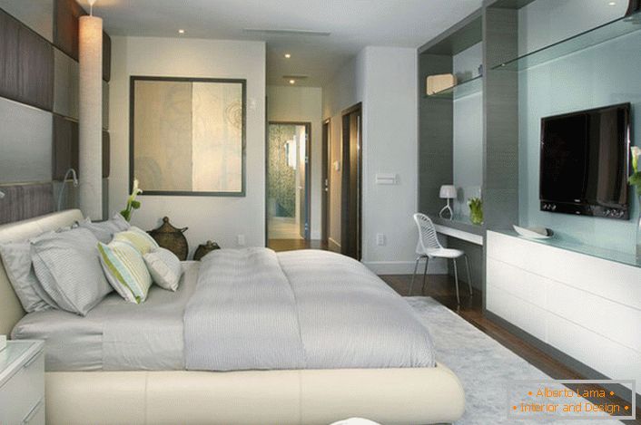 Спаваћа соба у стилу Арт Ноувеау у сивој и мекој плавој боји.