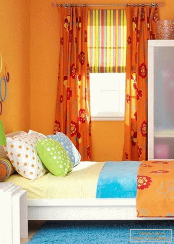 Наранџаста боја у унутрашњости дечије собе