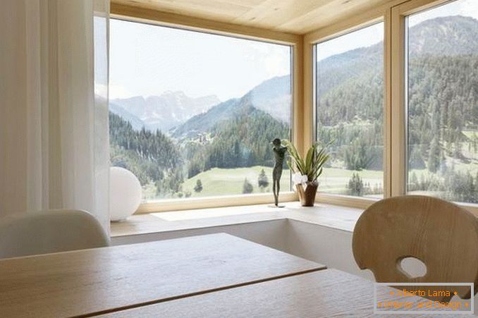 Дизајн дневне собе са два угловна прозора