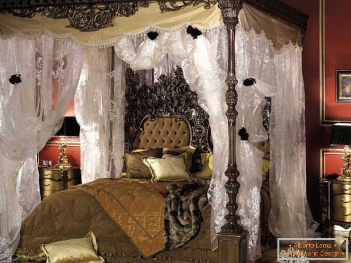 Луксузна спаваћа соба у барокном стилу. У средишту композиције је масивни четвор постер. 
