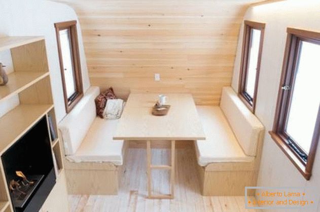 Удобна мини кућа: фотографија из Онтарија - дрвена декорација