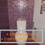 Мозаик плитка фиолетового цвета в дизайне туалета