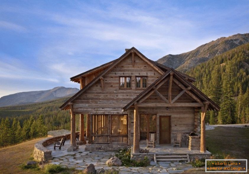Луксузна дрвена кућа у планинама