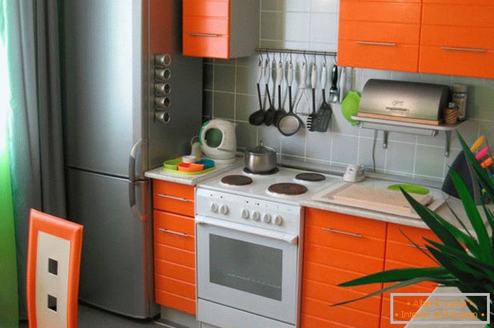 фрижидер у кухињи