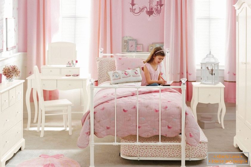 Дизајн дечије собе у розе тоновима