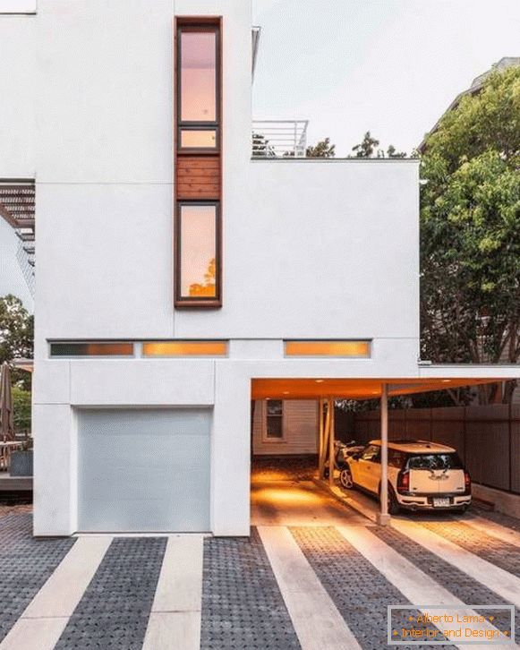 Кућа у стилу минимализма са паркингом за аутомобиле