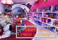 Радужный интерьер в магазине игрушек Пиларова прича, Барселона