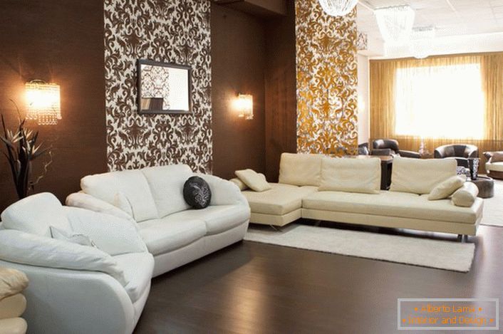 Контрастна комбинација тамно браон и бијеле - класично рјешење за дизајн собе за госте у Емпире стилу.