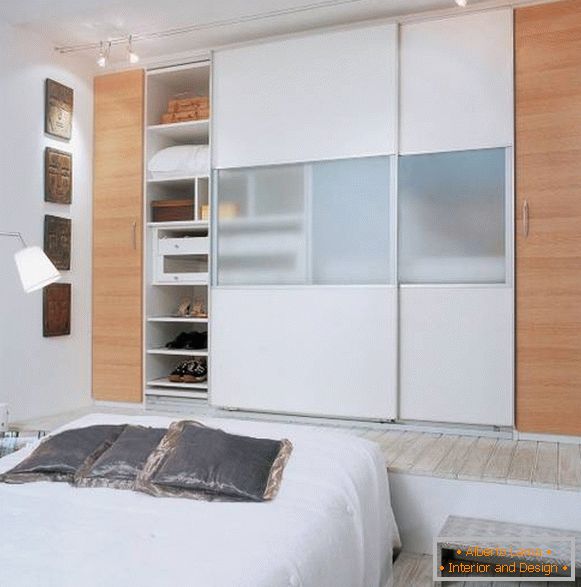 Идеја за осветљење гардеробе у спаваћој соби