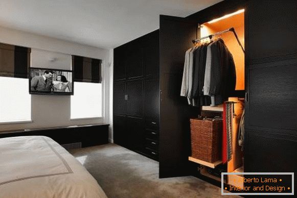Модерна уградна гардероба у спаваћој соби