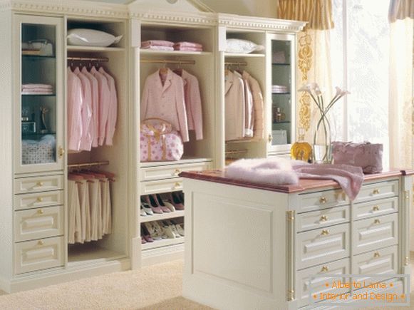 Изненађујућа гардероба у спаваћој соби - фотографија владе из студија Бецкер