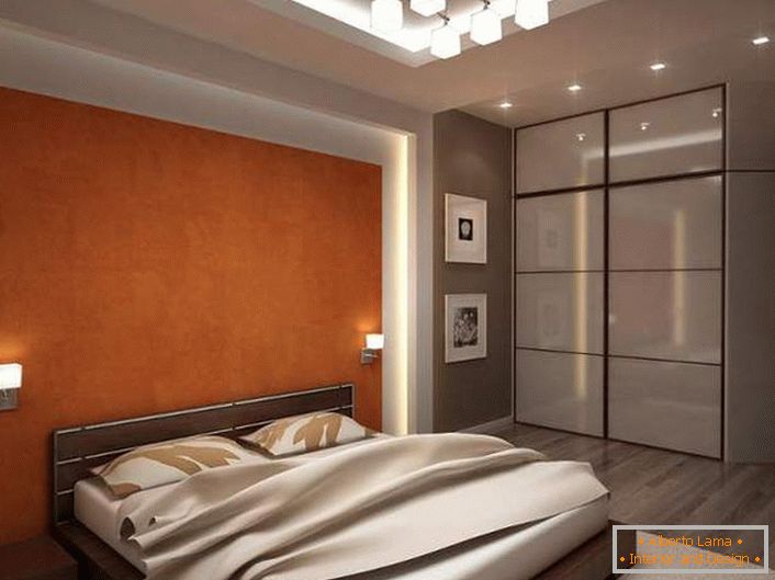 Функционална спаваћа соба са добро одабраним осветљењем израђена је сивим и светлосним бежним тоновима. 