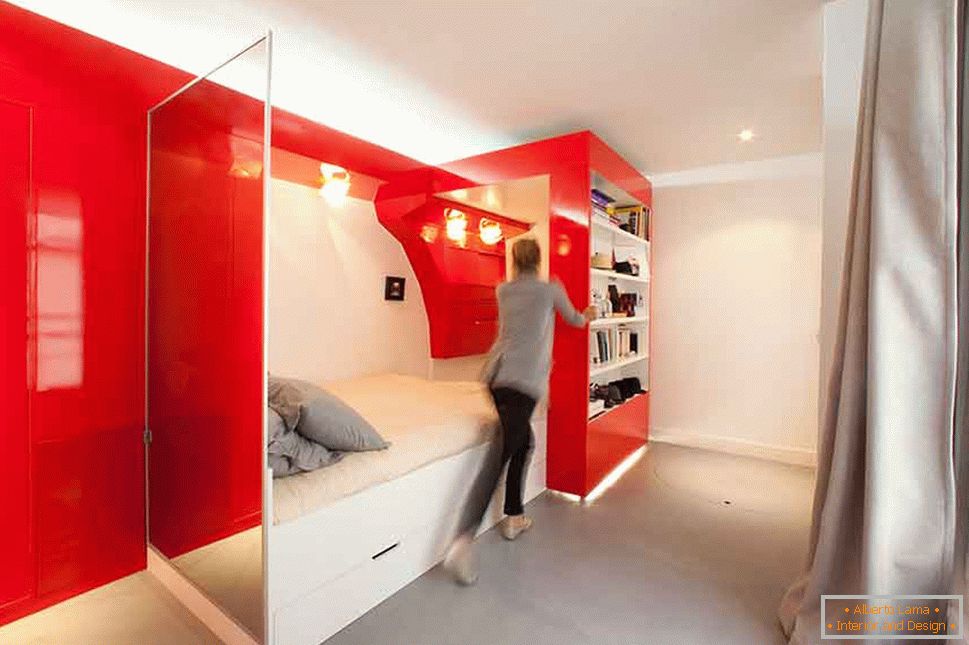 Преклопна спаваћа соба у бијелој и црвеној боји