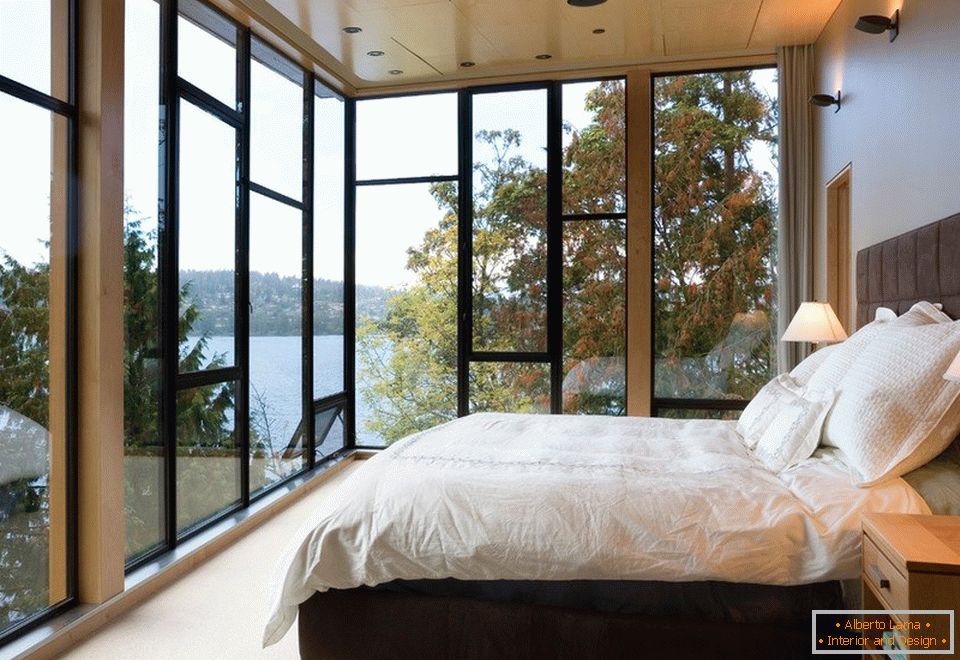 Спаваћа соба са панорамским прозорима
