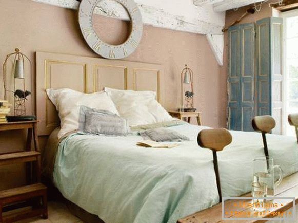 Мала спаваћа соба у Провансовом стилу - фотографија креативног ентеријера