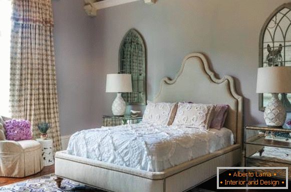 Дизајн завеса у спаваћој соби у стилу цхеби шик