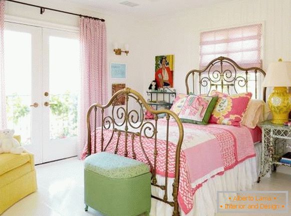 Унутрашњост спаваће собе у стилу схеббие шик - фотографије у светлим бојама
