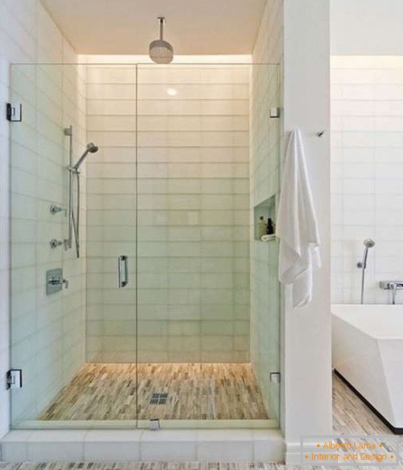 Стаклена врата за туширање - фотографије у купатилу