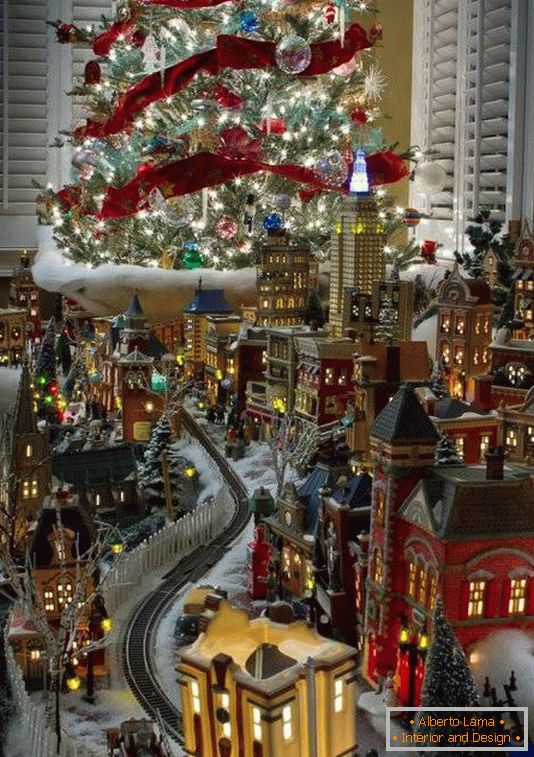 Божићно дрво-са-играчком-градом
