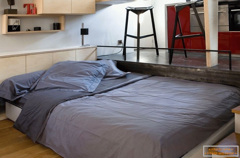 Брачни кревет у малој соби