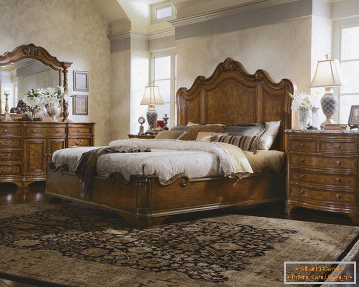 Идеално за породичну спаваћу собу у енглеском стилу. Класика и романса су хармонична комбинација за дом.