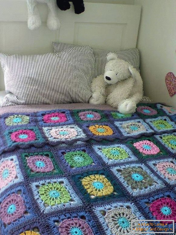 Плетени постељина за кревет у вртићу у стилу плочица