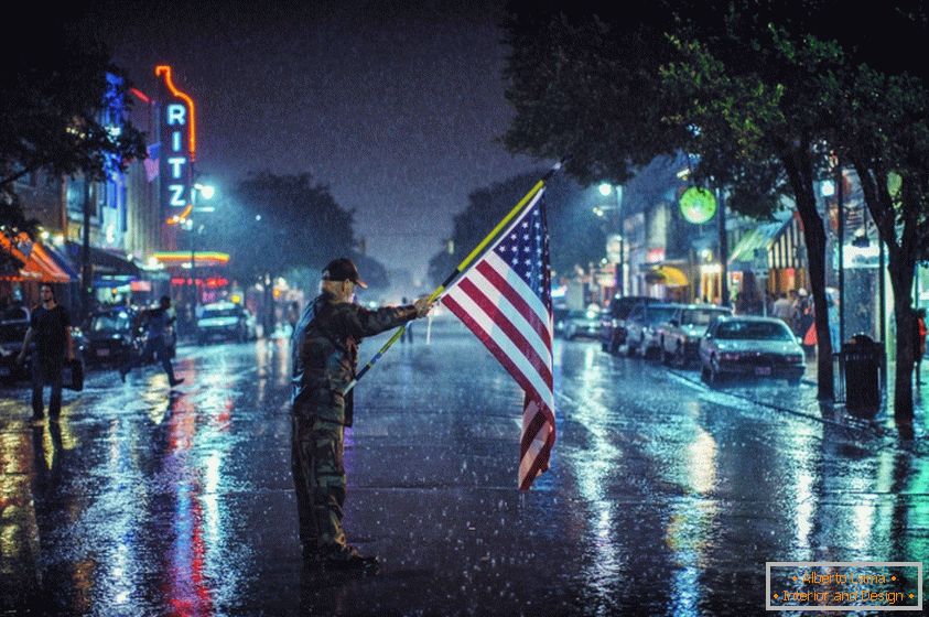 Амерички патриот са заставом на отвореном на киши