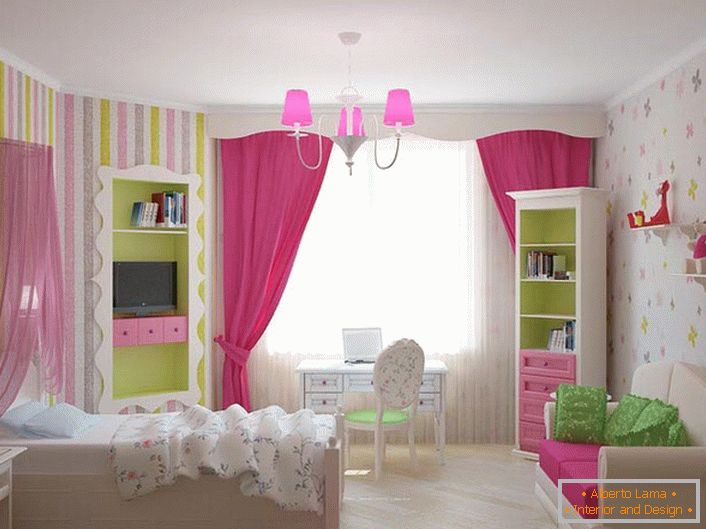 Соба младе принцезе је украшена класичним девојчицама. Акценти светлог ружичастог изгледа да унутрашњост буде светла и живописна. 