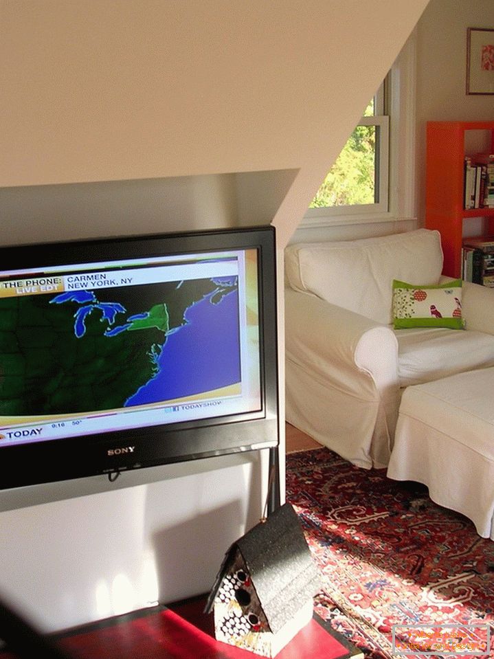 ТВ у гостинској кабини малог дворца у САД-у
