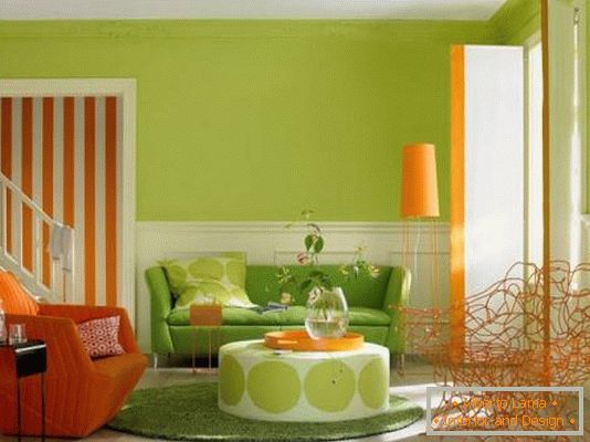 Дизајн дневне собе у светлим бојама