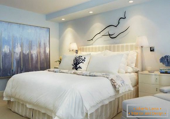 Бијела плава унутрашњост спаваће собе - фотографија у модерном стилу