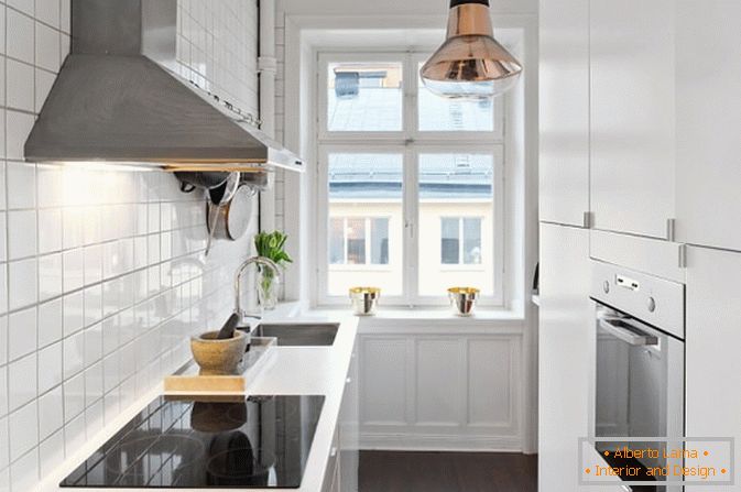 Кухиња апартман-студио у скандинавском стилу