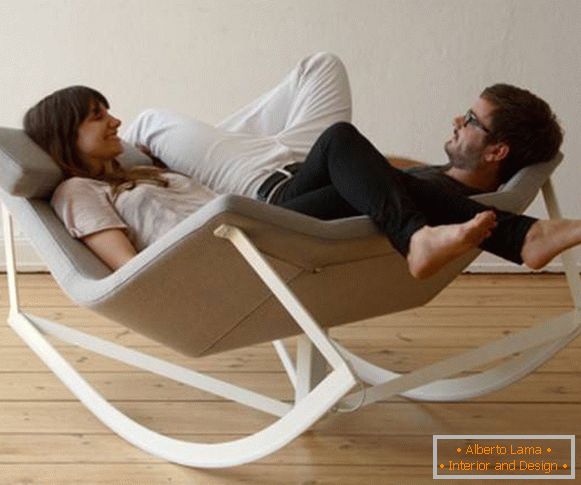 Дизајнерски намештај - столица за љуљање