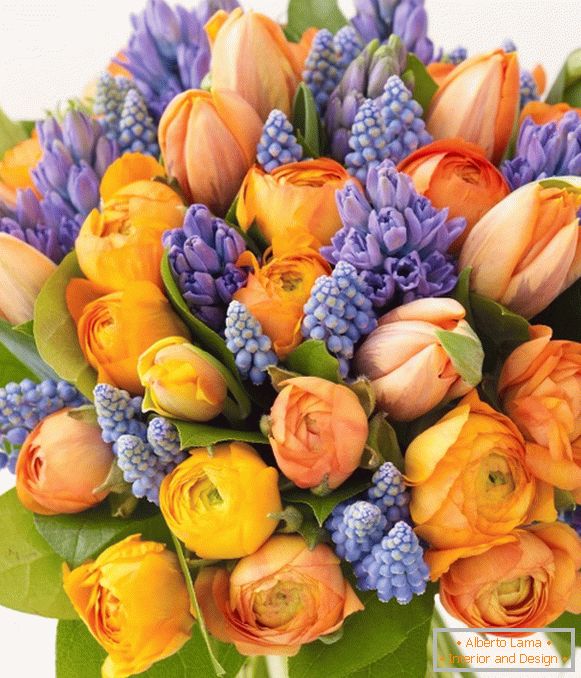 Букет наранџастих и љубичастих цвијећа