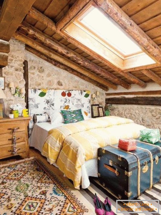 Леп дизајн спаваће собе у стилу земље