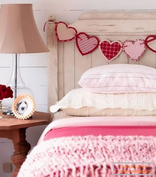 Декорација кревета за Валентиново