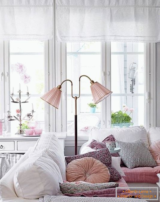 Романтичан пастел у дизајну дневне собе
