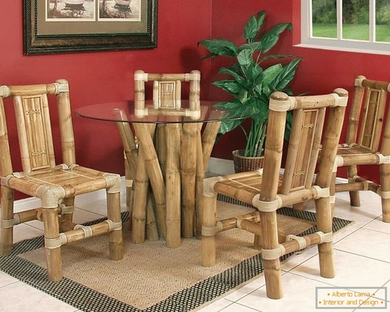 Стол и столице од бамбуса