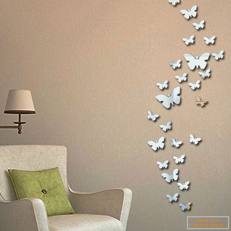 Огледало лептири на зиду