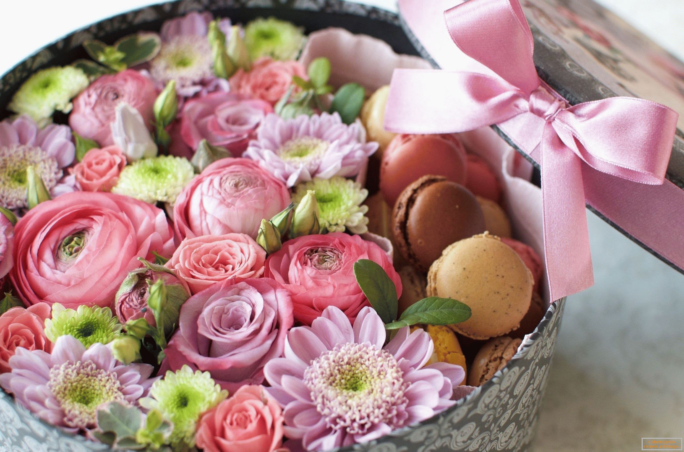 Кутија са цвећем и тестенином