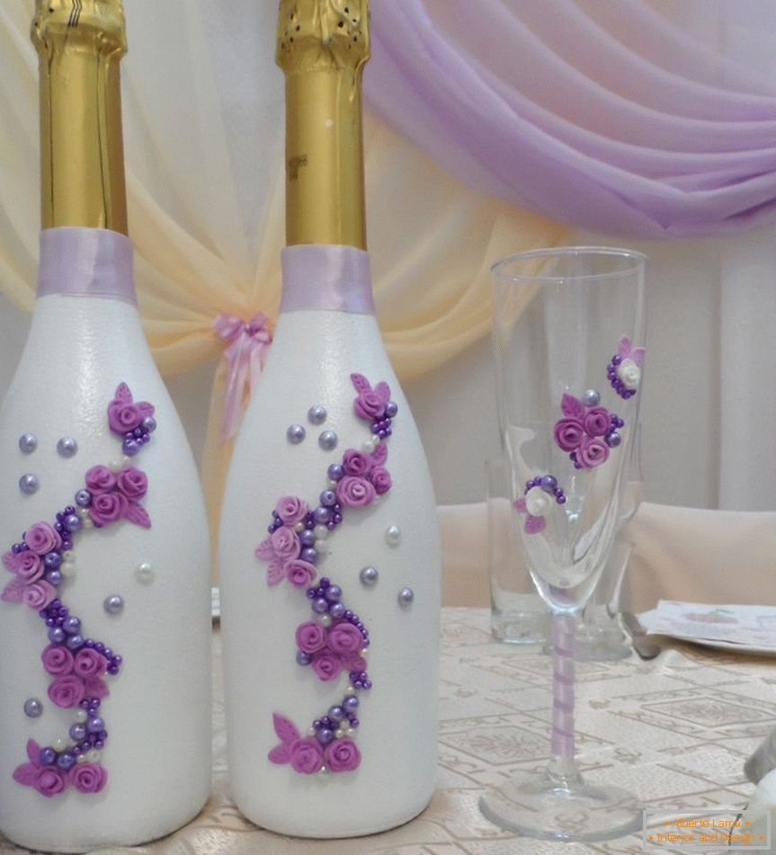 Цвеће од полимерске глине на свадебных бутылках